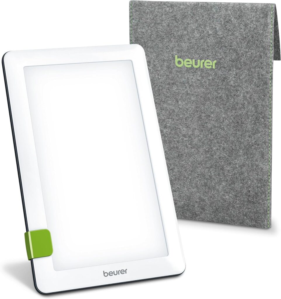 Beurer TL 30 Tageslichtlampe auf Nachttisch im Schlafzimmer